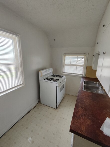 Building Photo - 1025 Goodhue Blvd