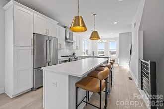 Building Photo - 1925 Dunavant St