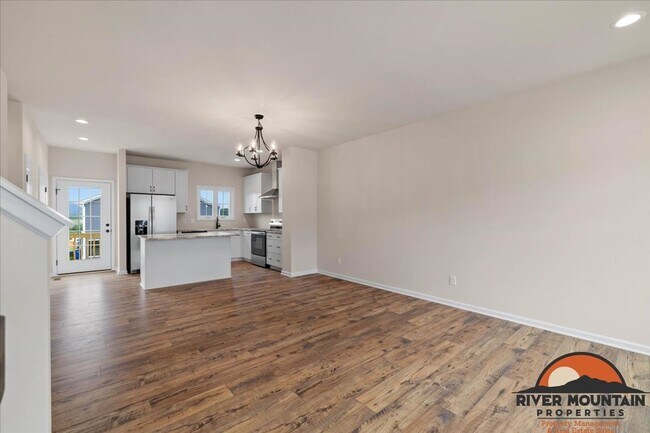Building Photo - Charming Townhome with Garage and Bonus Room