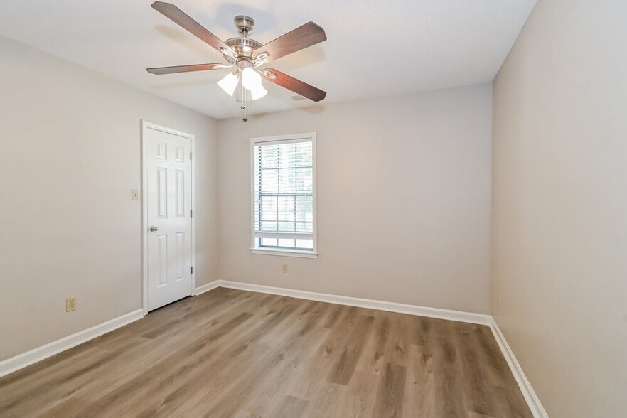 Building Photo - 5818 Southbend Ln