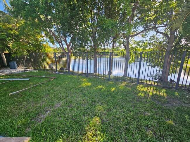 Building Photo - 5450 SW 165th Ct