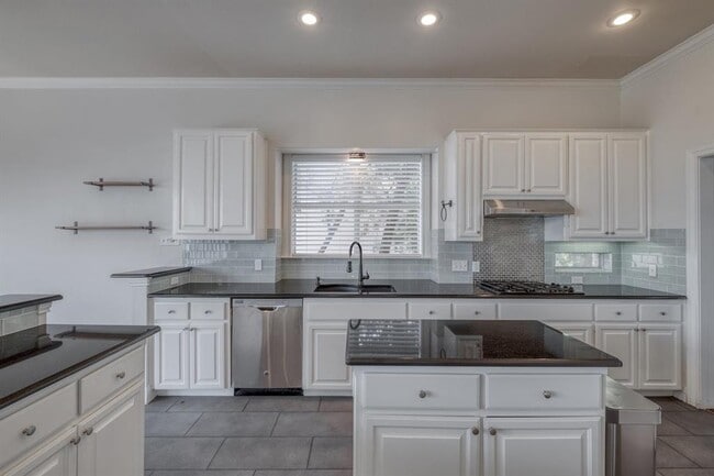 Building Photo - 9215 Spicebrush Dr