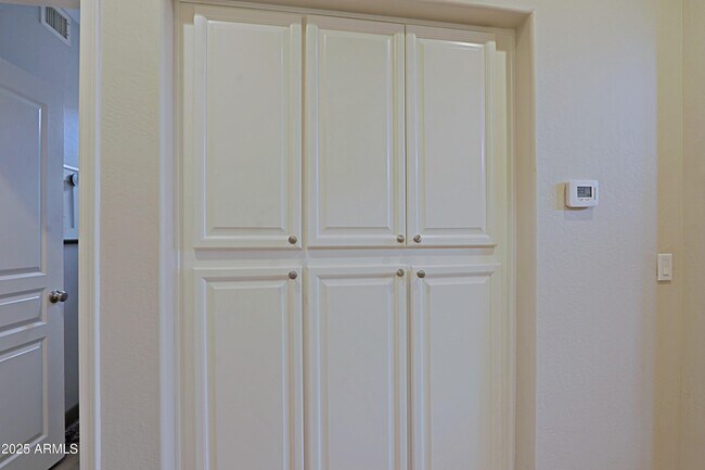 Building Photo - 6939 E Bramble Berry Ln