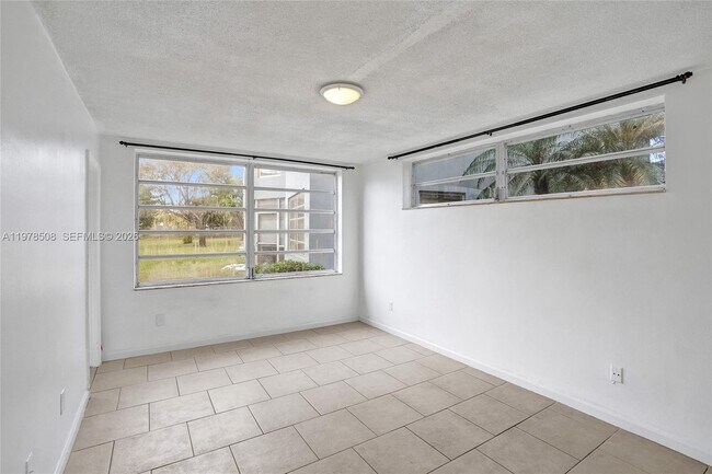 Building Photo - 1601 NE 191st St