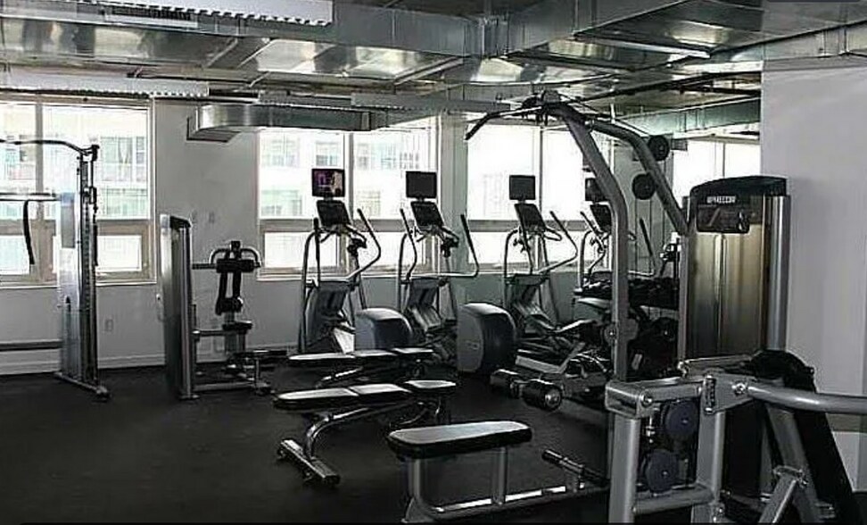 Building Photo - 3250 NE 1st Ave