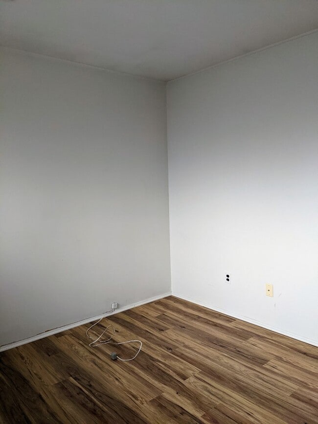 Building Photo - 17 Montvale Rd