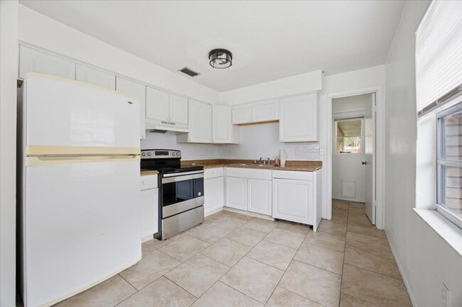 Building Photo - 2218 Brandy Pl