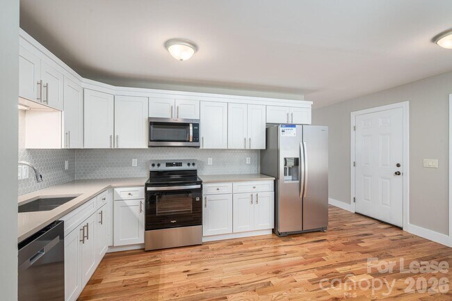 Building Photo - 412 Forest Dr