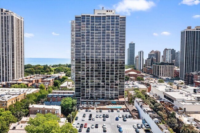 Building Photo - 1636 N Wells St