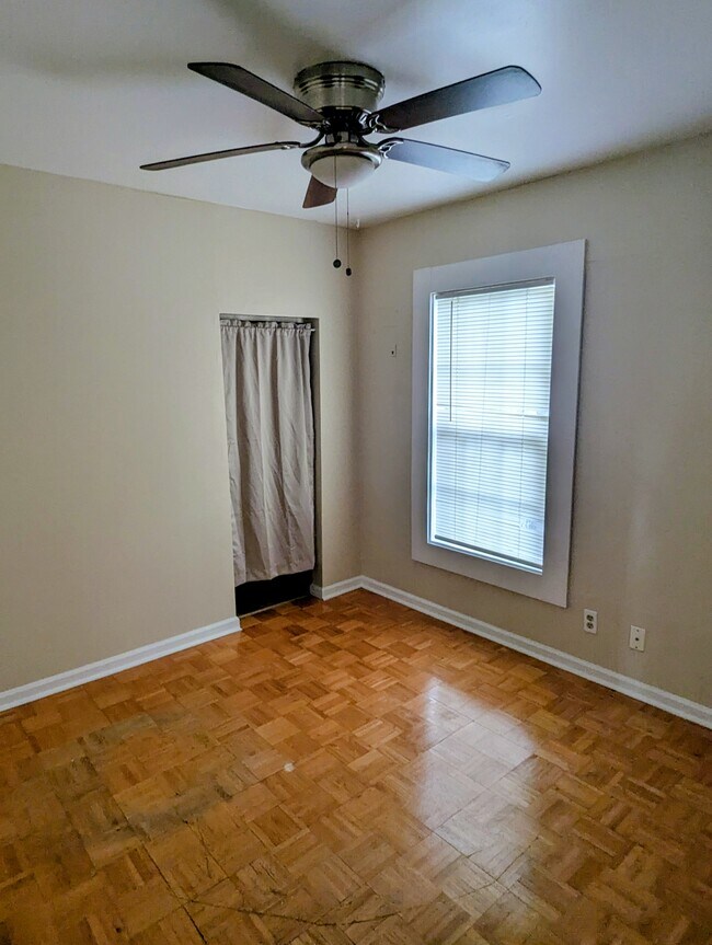 Building Photo - 1411