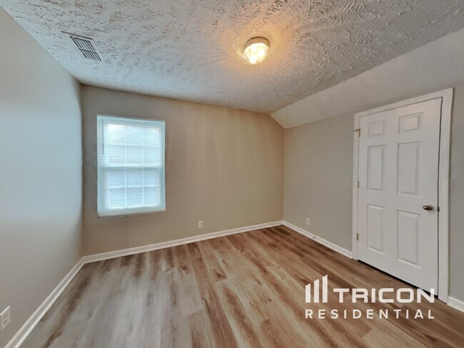 Building Photo - 2819 Elijah Dr