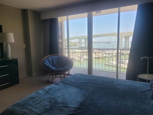 Building Photo - 100 Pierce St