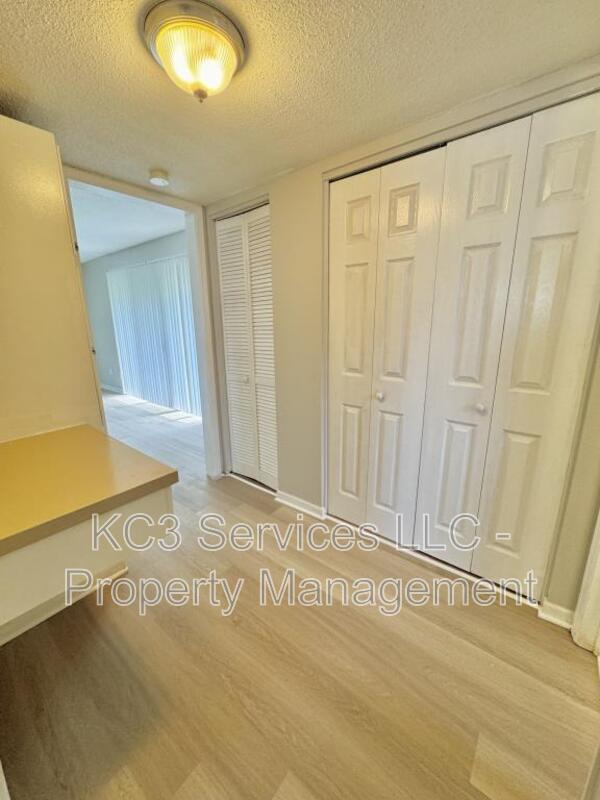 Building Photo - 8717 Countryshire Ln