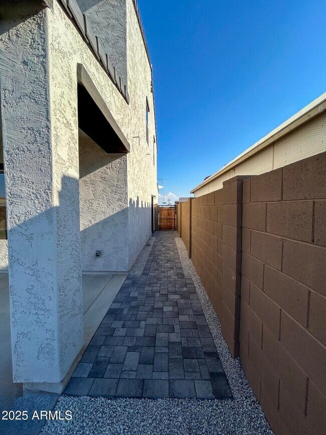 Building Photo - 7916 W Sands Rd