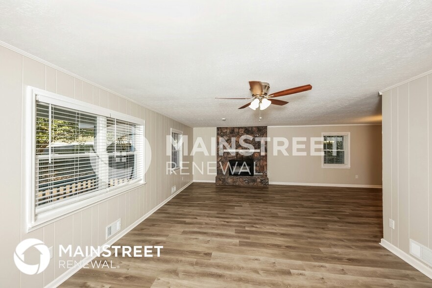 Building Photo - 6185 Hillpine Dr