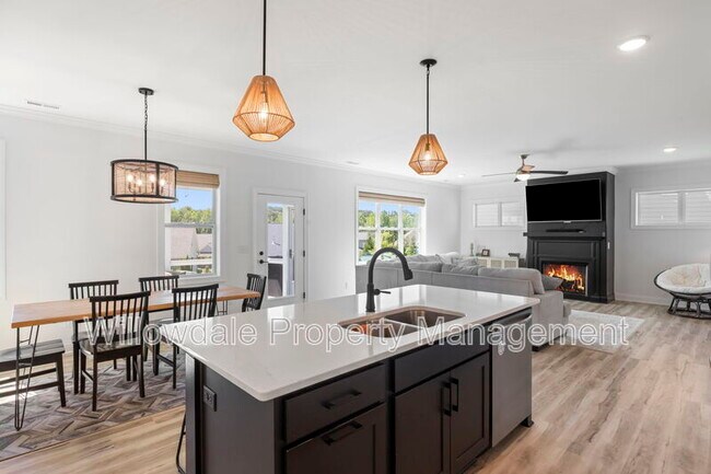 Building Photo - 2020 Moonraker Dr