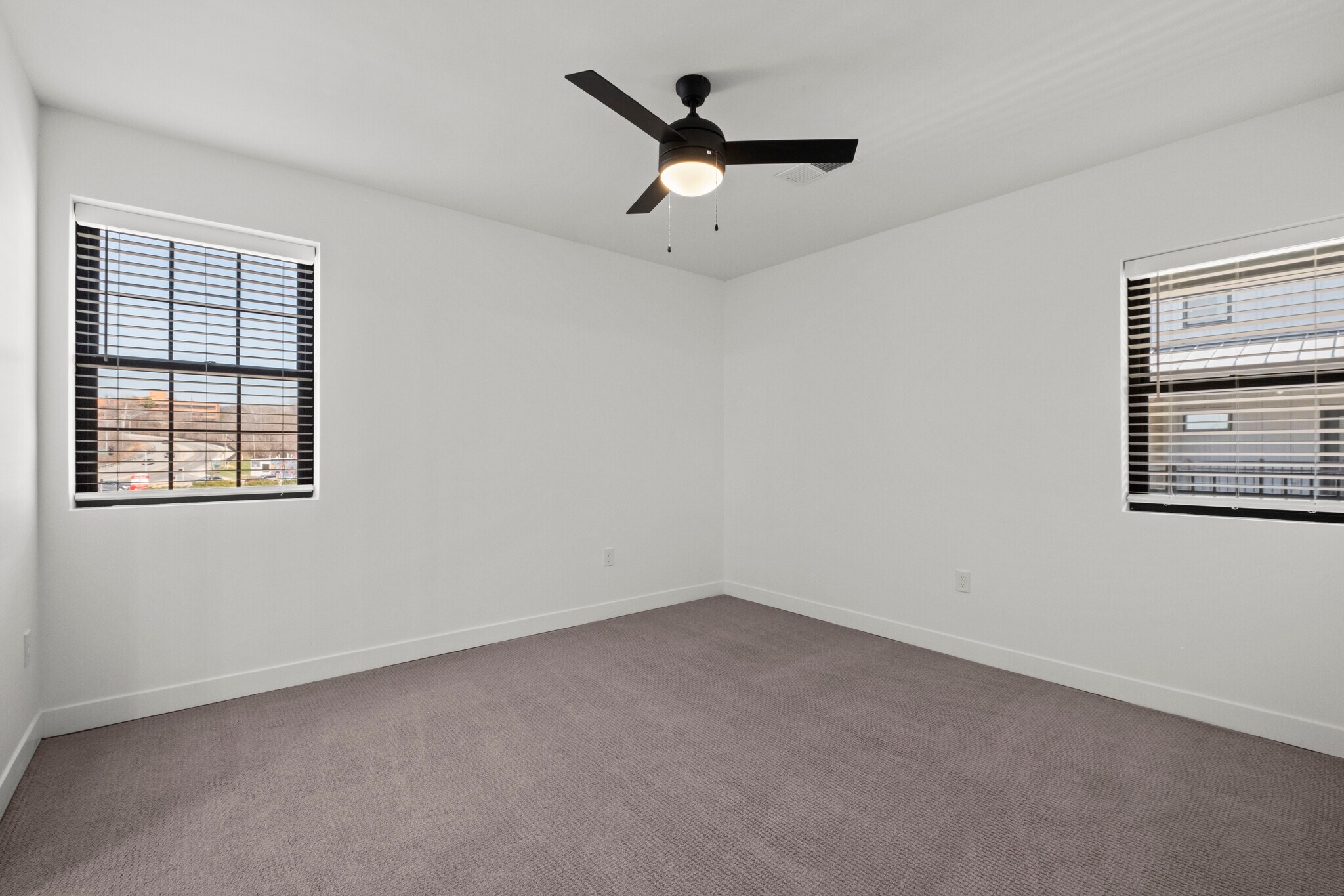 Building Photo - 3009 N Oak Trafficway