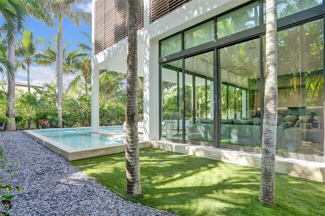 Building Photo - 240 Ocean