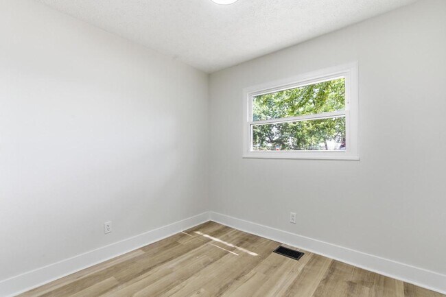 Building Photo - 4351 Redonda Ln