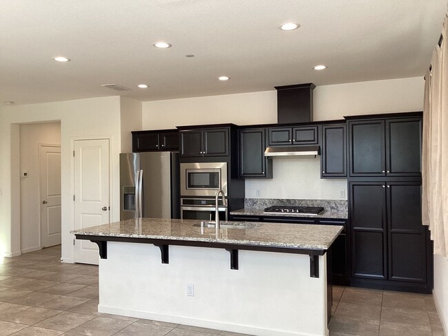 Building Photo - Welcome to Riverstone!!!