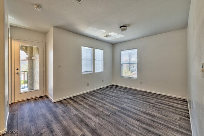 Building Photo - 577 Lapford St