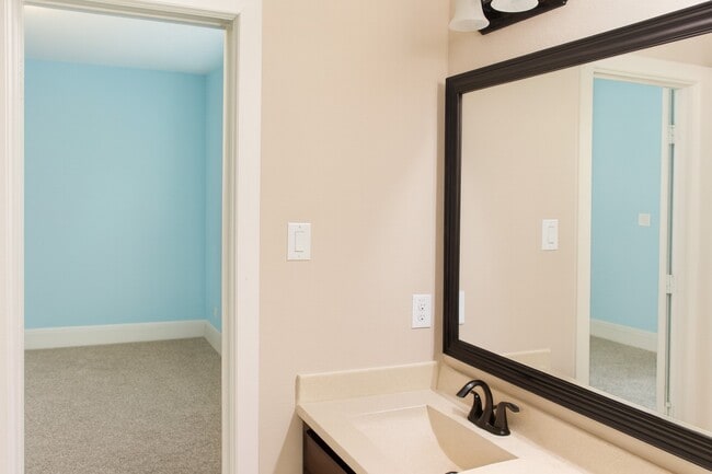 Building Photo - 907 Arden Oaks Dr