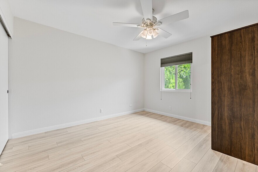 Building Photo - 10341 Canoga Ave