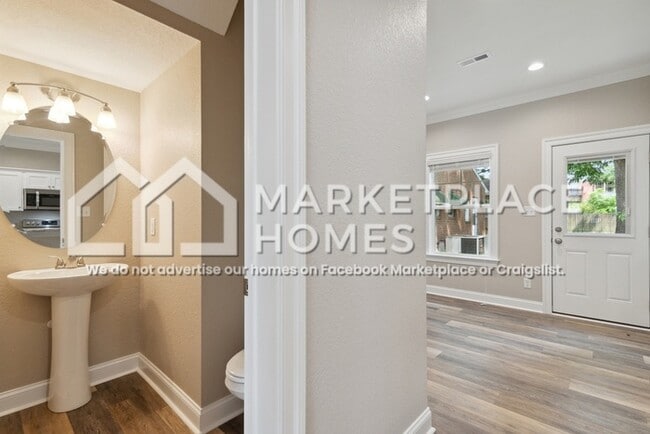 Building Photo - 542 Wilson St