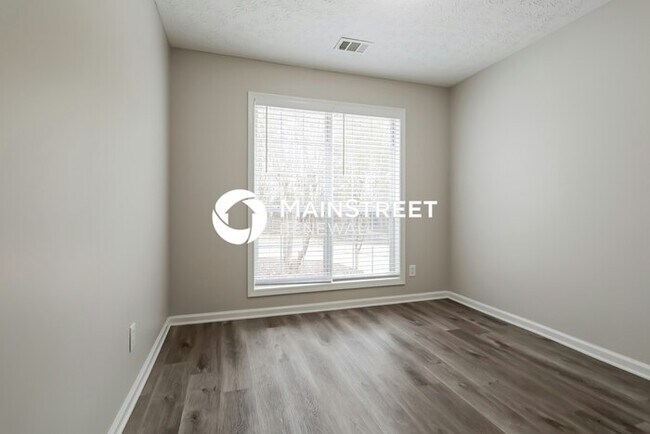 Building Photo - 3 Bedroom Pet-Friendly Home in FLOWERY BRA...