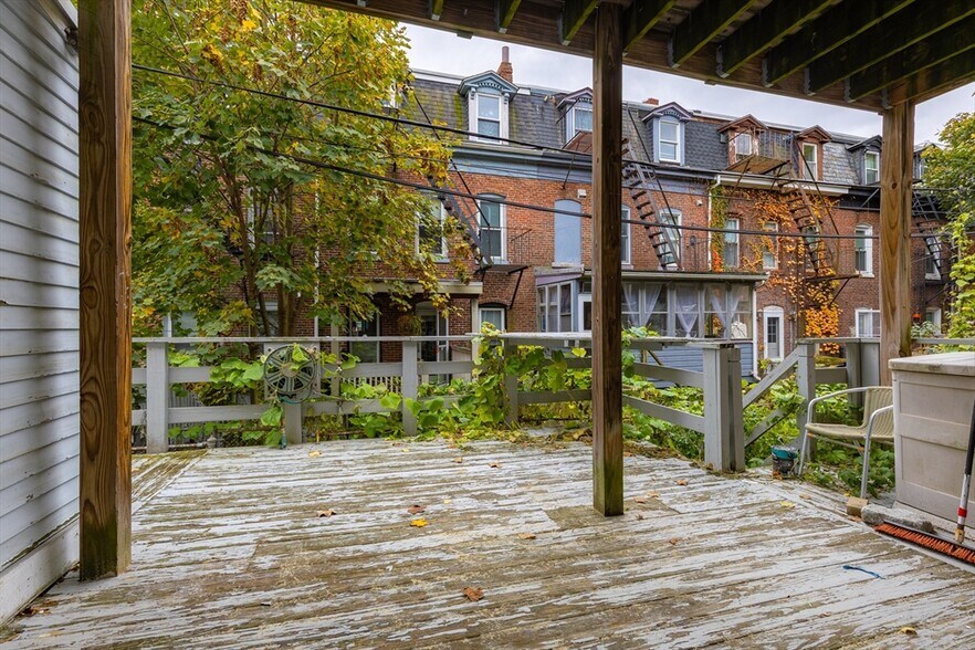 Building Photo - 595 E 5th St