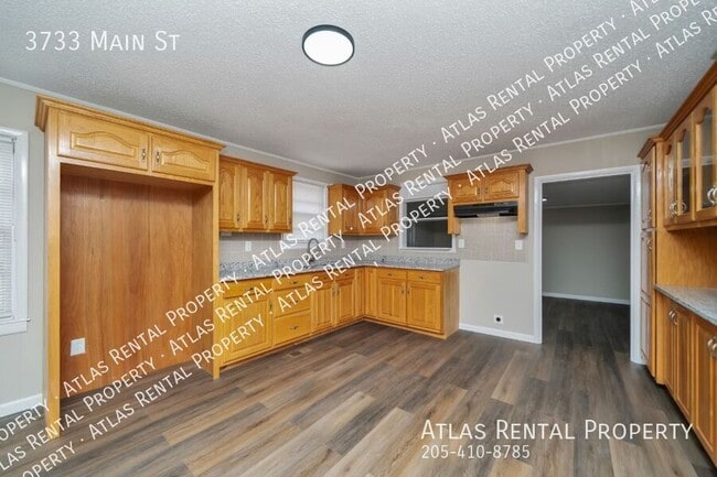 Building Photo - 3733 Main St