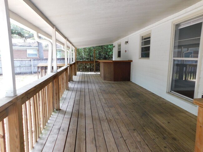 Building Photo - 507 NW 34th Ter