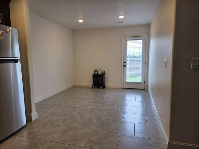Building Photo - 4000 E Razorbill Dr