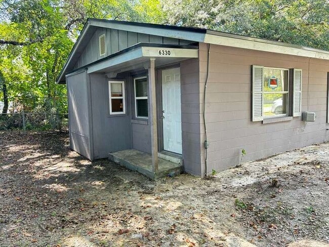 Building Photo - 6330 Fabian Dr
