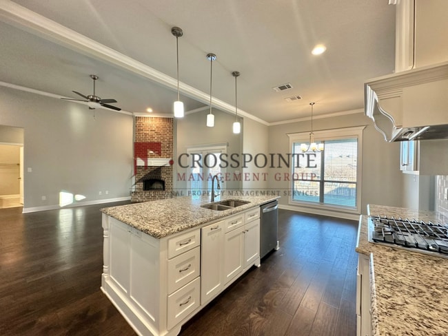 Building Photo - Stunning 3 Bed 2 Bath in South Tyler!