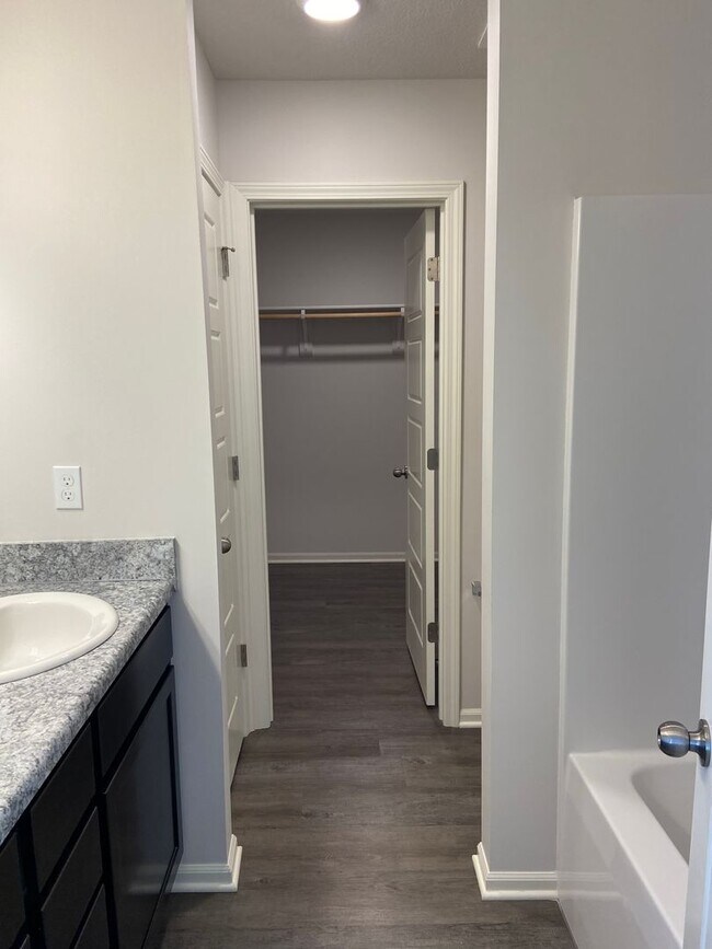 Building Photo - Pre-Leasing Available — 3-Bedroom, 2.5-Bath Home in Spring Hill Coming Soon!