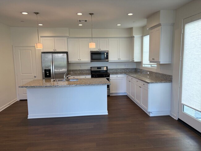 Building Photo - Spacious 3-Bedroom Townhome with Garage and Solar