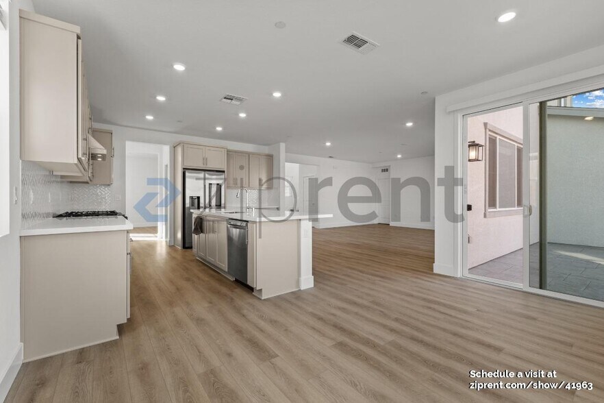 Building Photo - 7813 Lamplight Ct