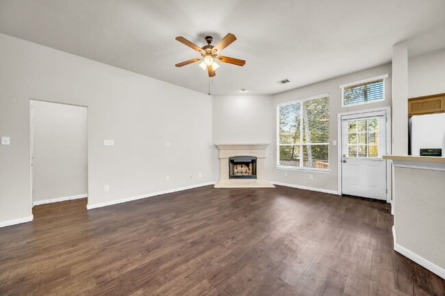 Building Photo - Well-maintained home located near Lake Conroe, offering the perfect balance of comfort & convenie...