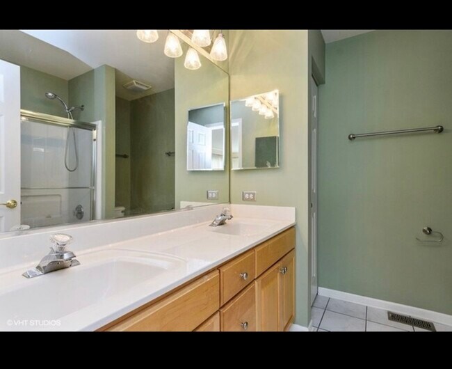 Building Photo - 884 Havenshire Rd