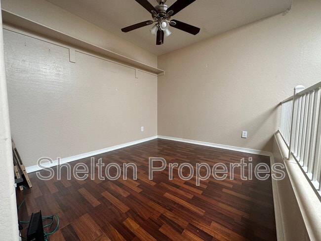 Building Photo - 1432 W Emerald Ave