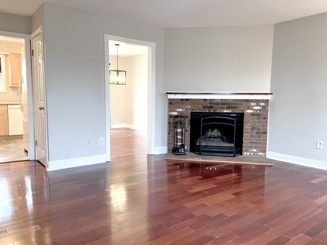 Building Photo - 204 Austin Ryer Ln