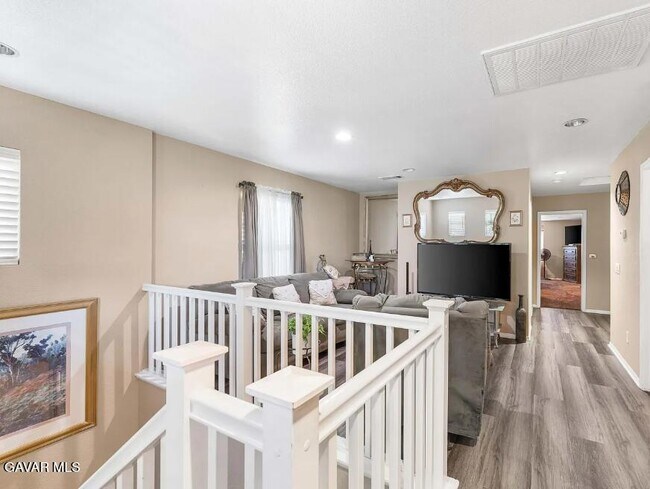 Building Photo - 2562 Kenwood Ct