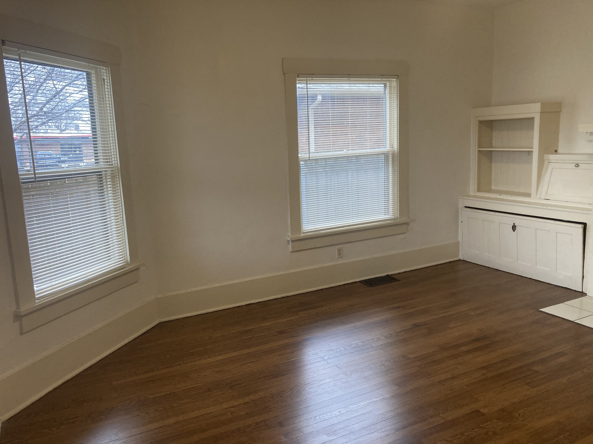 Building Photo - 434 N Topeka Ave