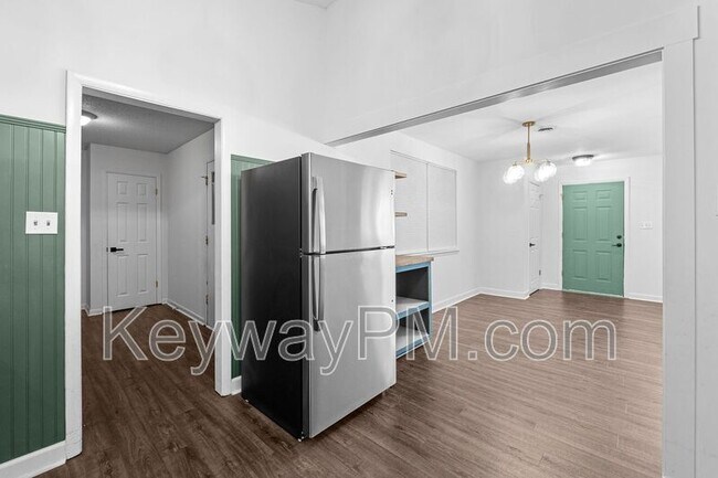 Building Photo - 3327 Cockatoo Rd