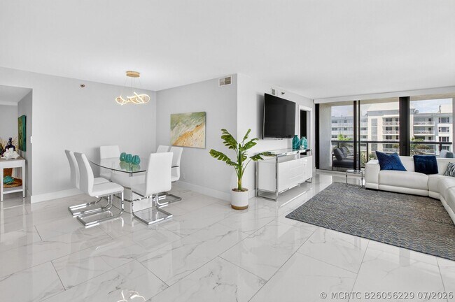 Building Photo - 3115 S Ocean Blvd