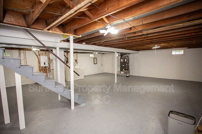 Building Photo - 196 Munger Ave