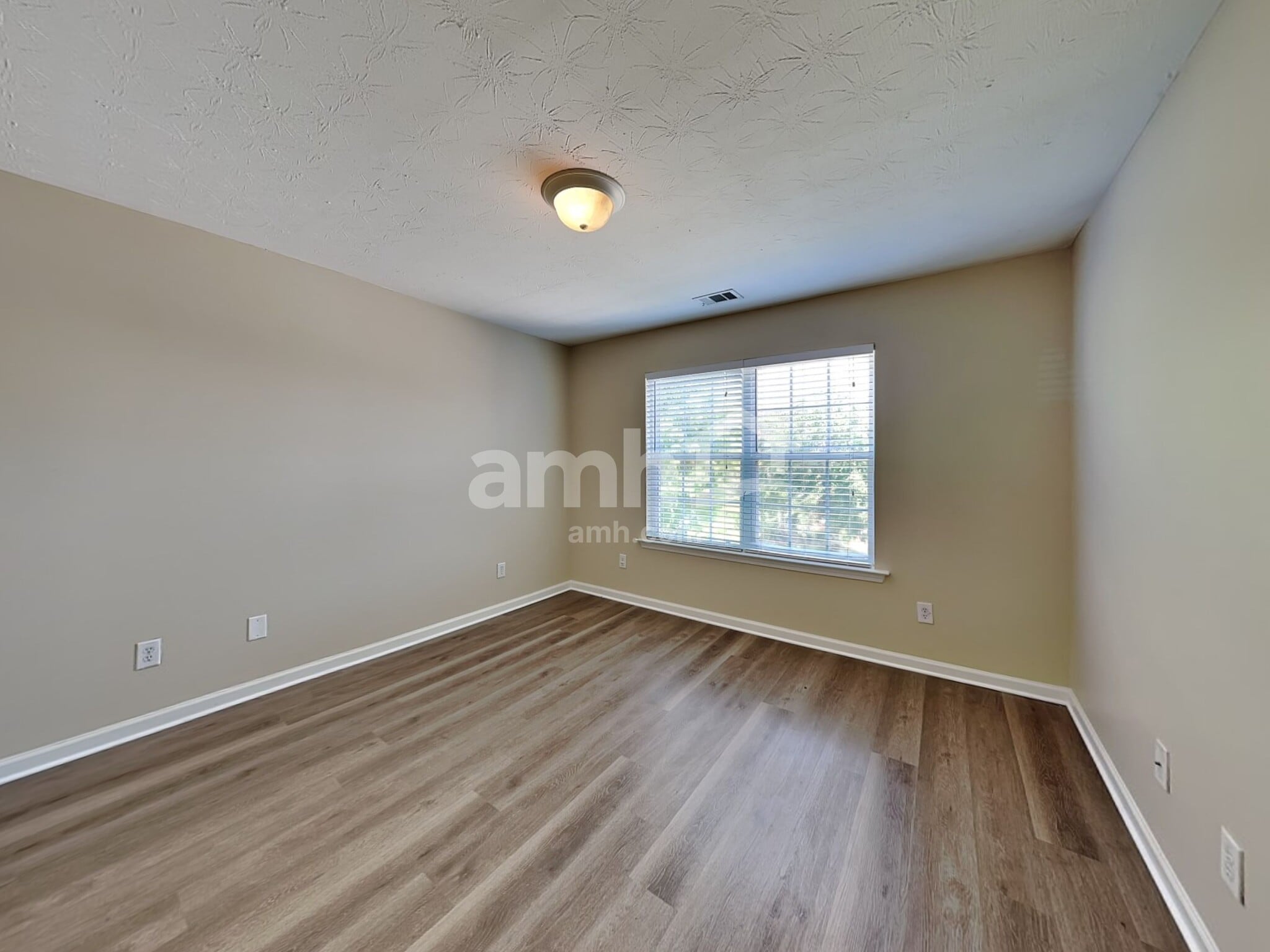 Building Photo - 332 Sunderland Way