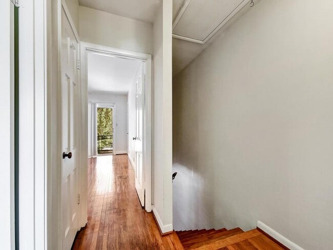 Building Photo - 206 Park Ln