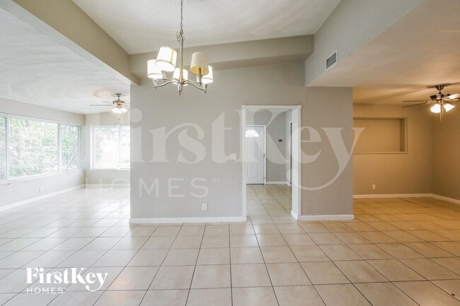 Building Photo - 421 SW 29th Ave